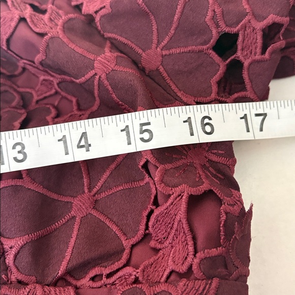 Altar'd State Greer floral crochet dress in a mini length and burgundy color, M - Picture 6 of 9